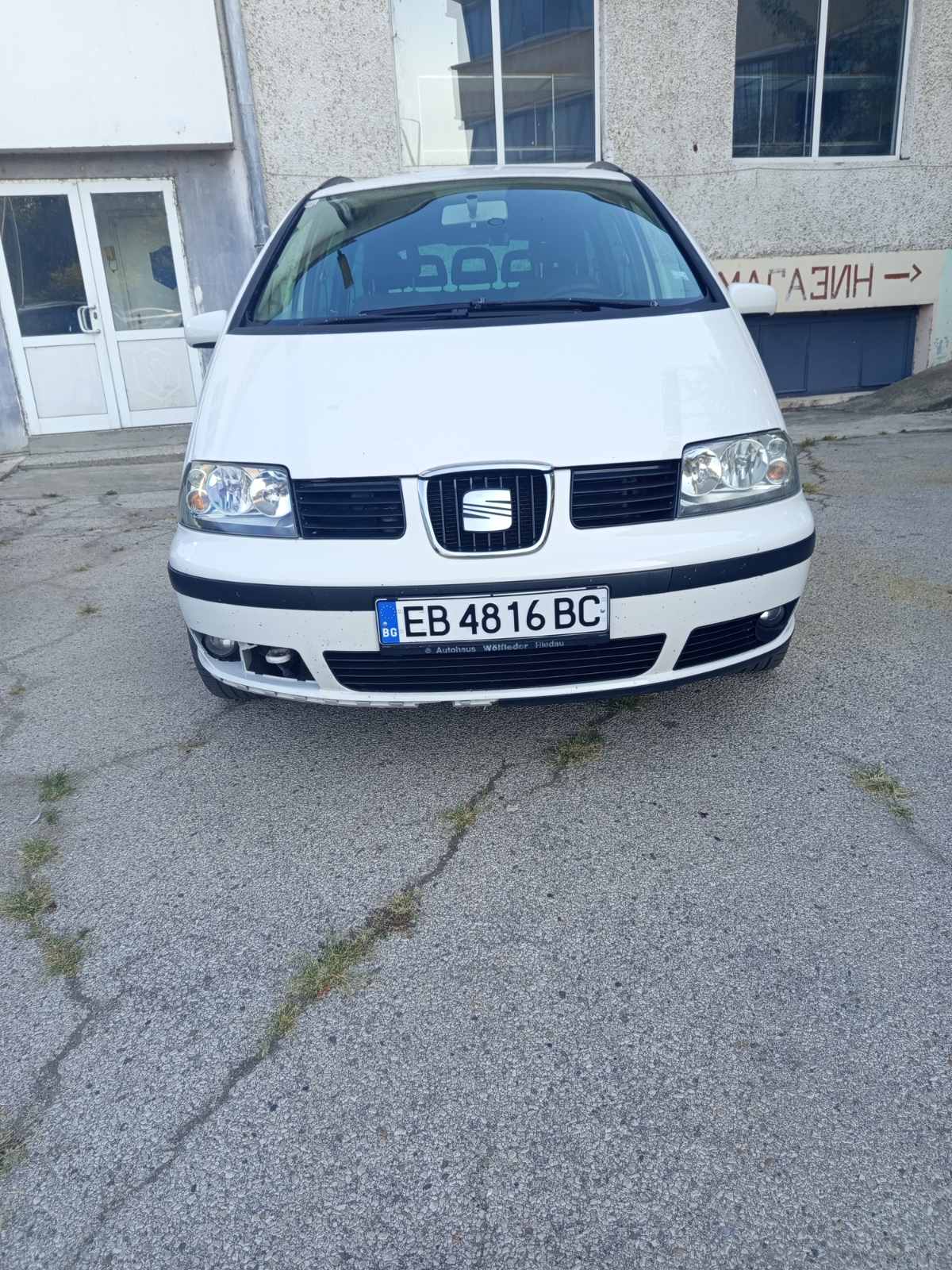 Seat Alhambra под наем във Видин — бял миниван, 7 места