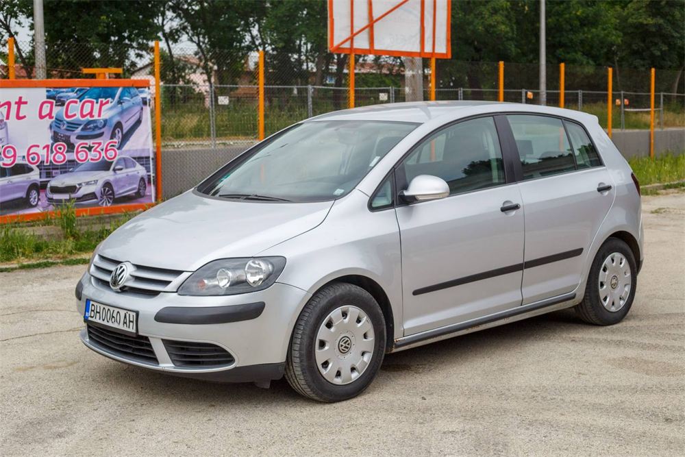 Volkswagen Golf Plus под наем във Видин — сребрист хечбек